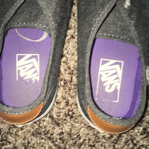 Men’s or women’s Vans! Size 9! - Picture 4 of 4